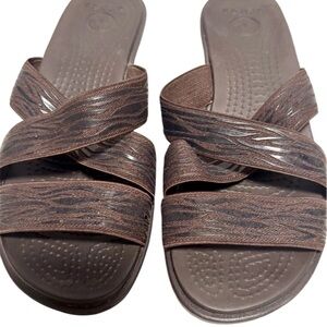 CROCS Molalla II Sandal Women’s Sz 7 Criss-Cross Elastic Strap Brown Zebra Print